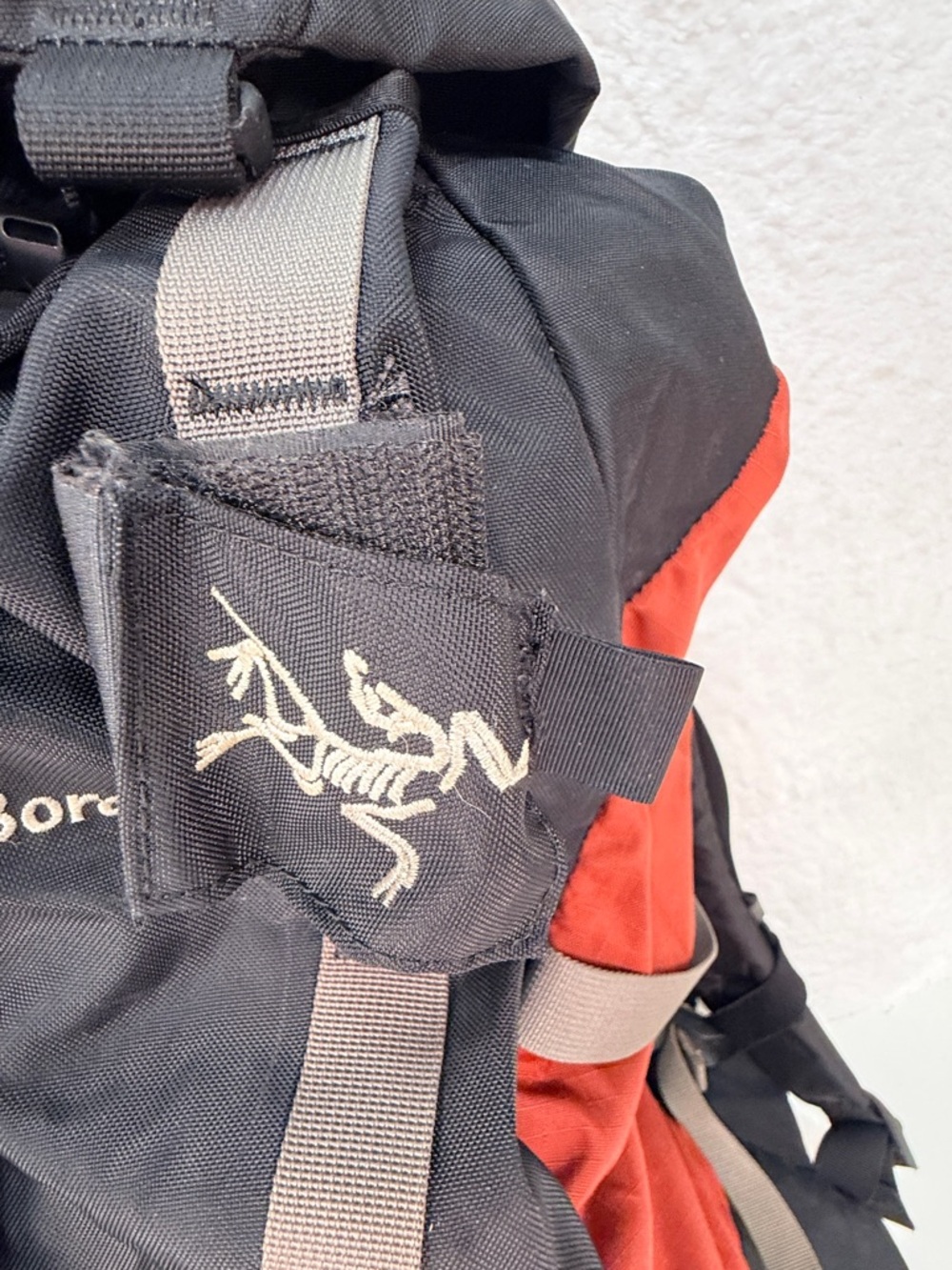 Arc’teryx Bora 30 Hiking Backpack Black Red Technical Daypack - Picture 6 of 14